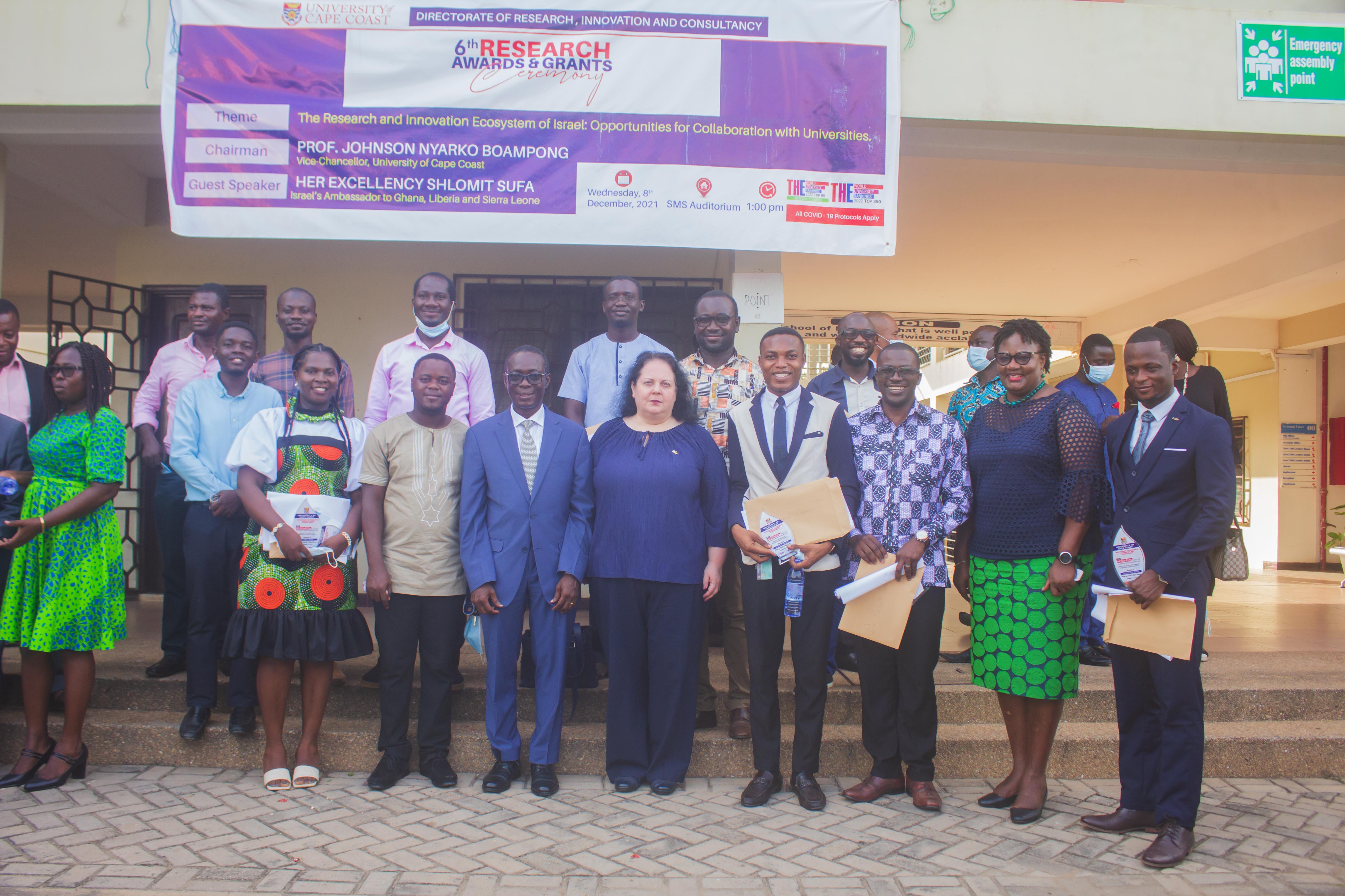 SoPPS winning team with the UCC Vice-chancellor (Prof Johnson Nyarko Boampong) and Isreal's Ambassador to Ghana (Her Excellency Shlomit Sufa)